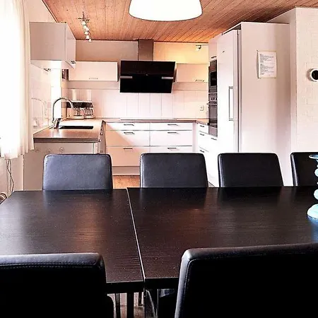 Sleeps 22 Pool Wifi * Husby