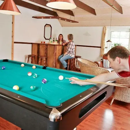 Sleeps 22 Pool Wifi Husby