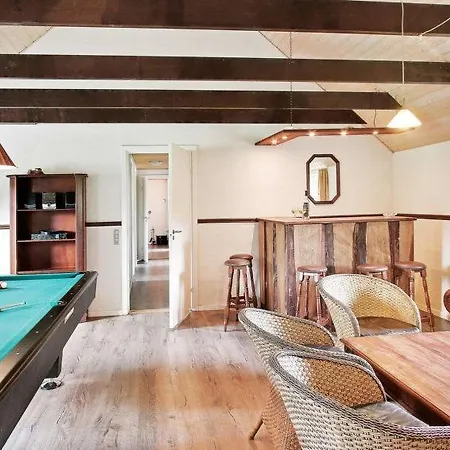 Sleeps 22 Pool Wifi * Husby